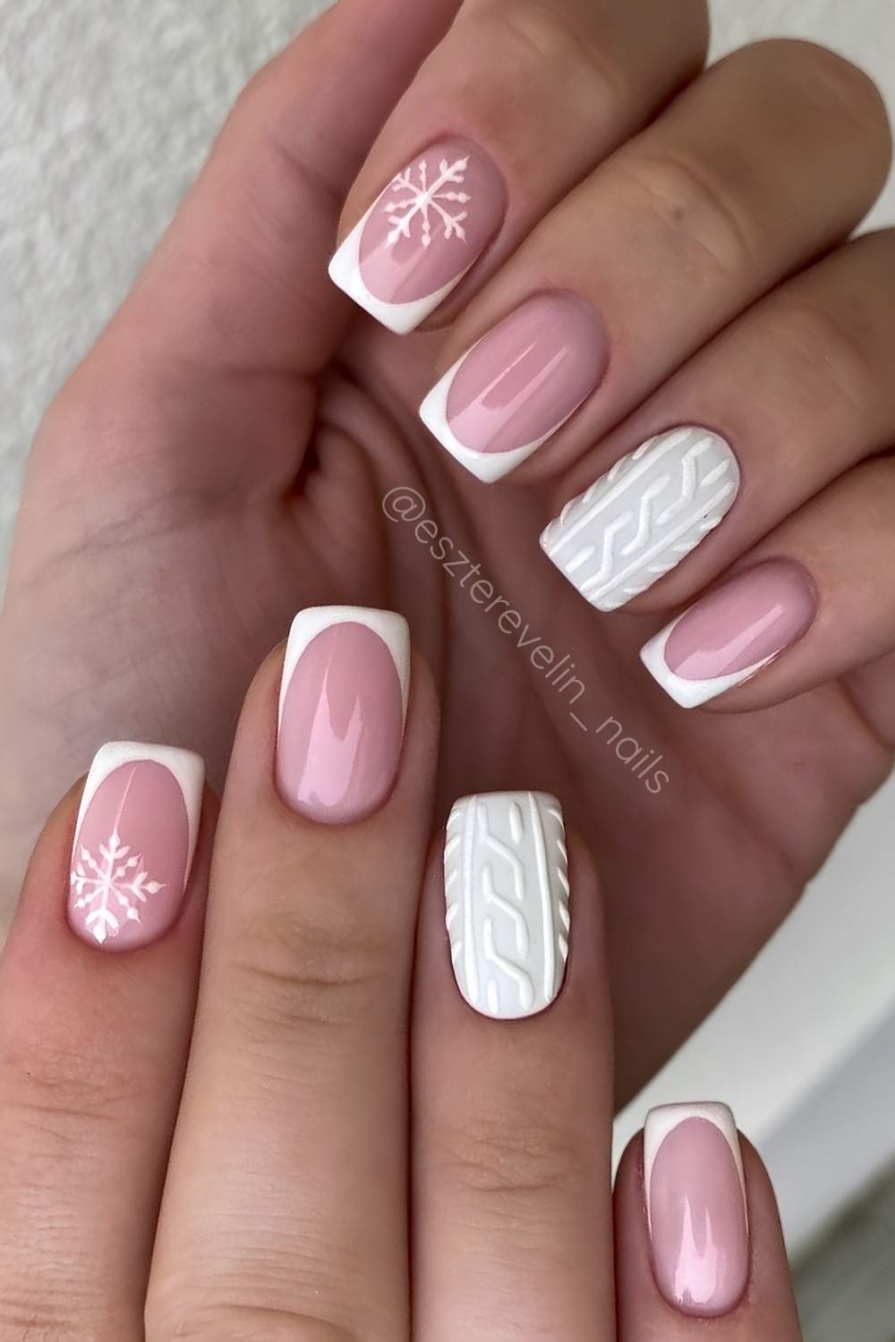 White nails with accent sweater art