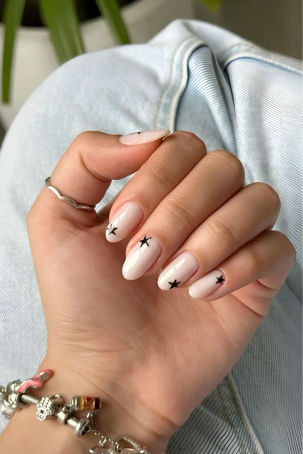 White nails with black stars