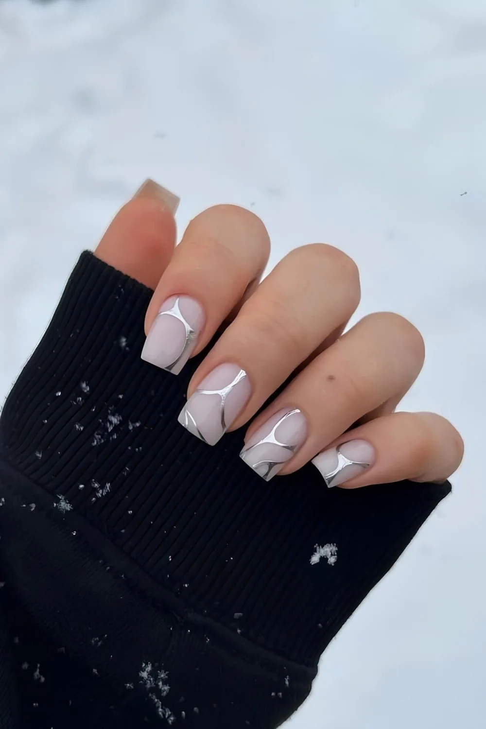 White nails with silver chrome lines