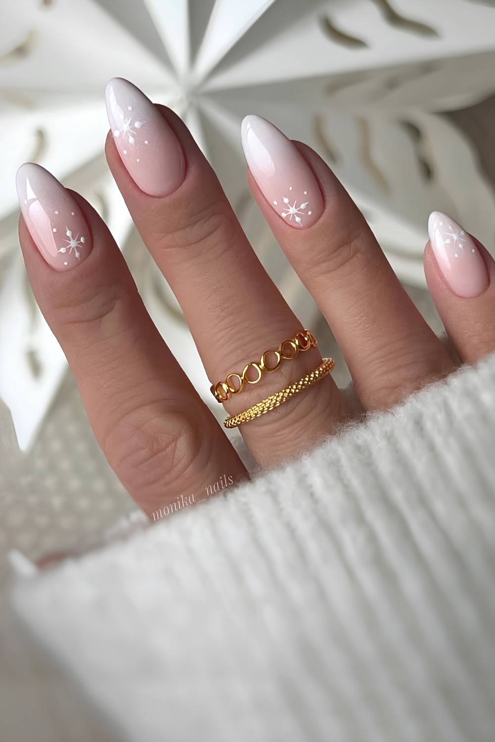 White ombre nails with snow art