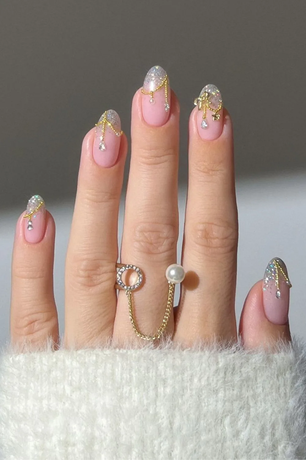 shimmering garland nails in silver and gold with crystals and pearls