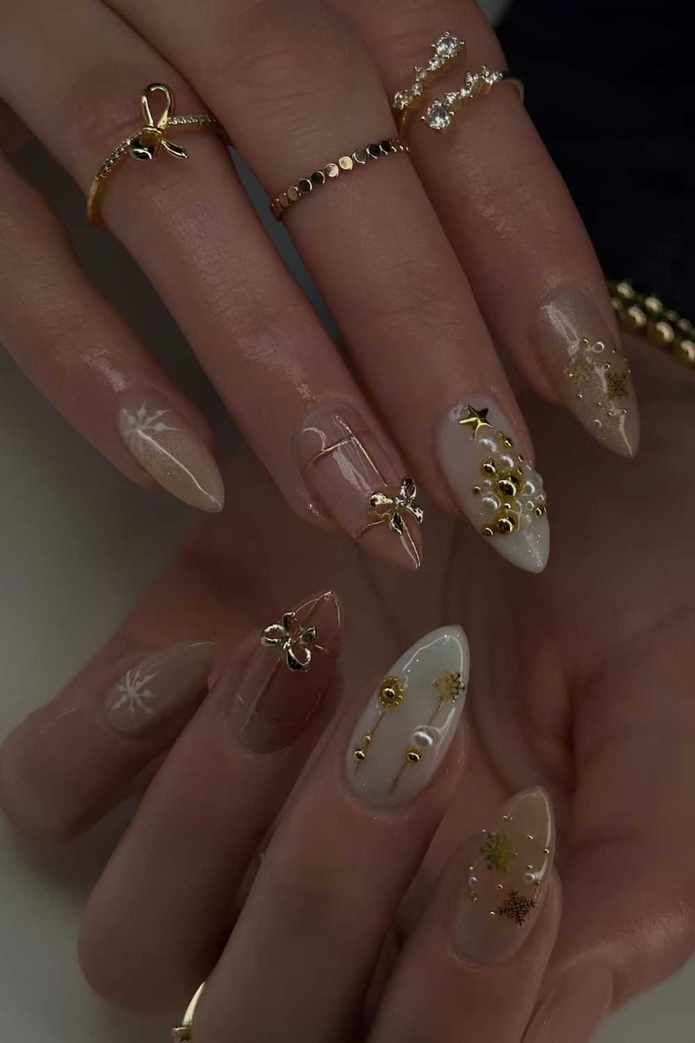 3D nails with gold bows and gold and pearl christmas trees