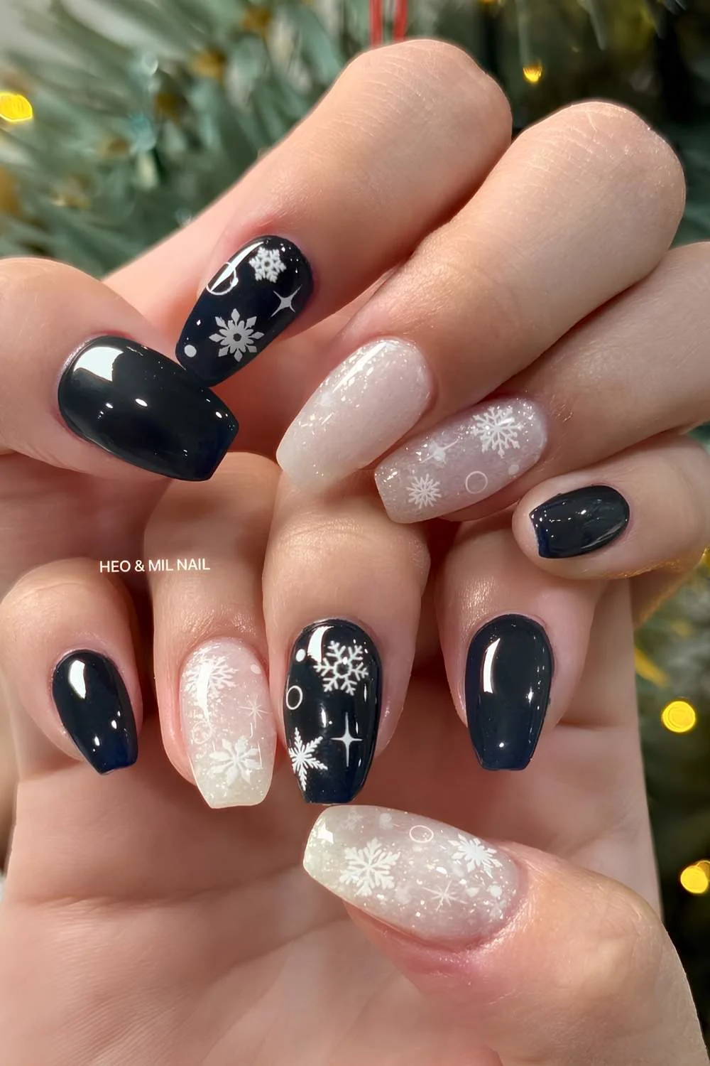 Black and white nails with snow art