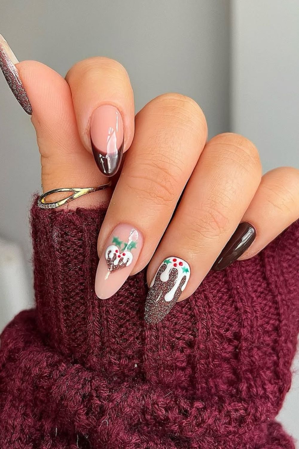 Brown glitter nails with Christmas pudding accent