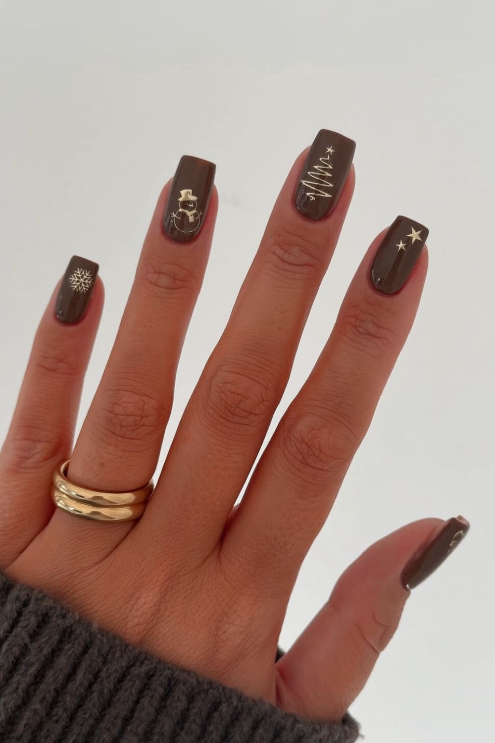 Brown nails with gold Christmas accent art