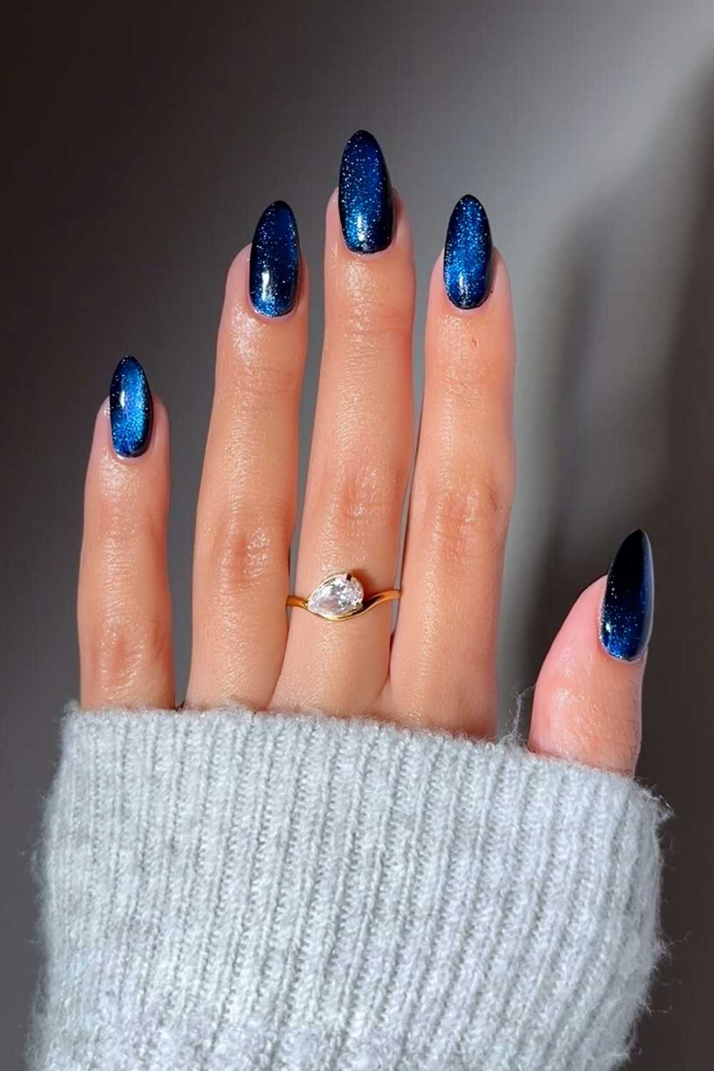 Dark blue cat-eye nails