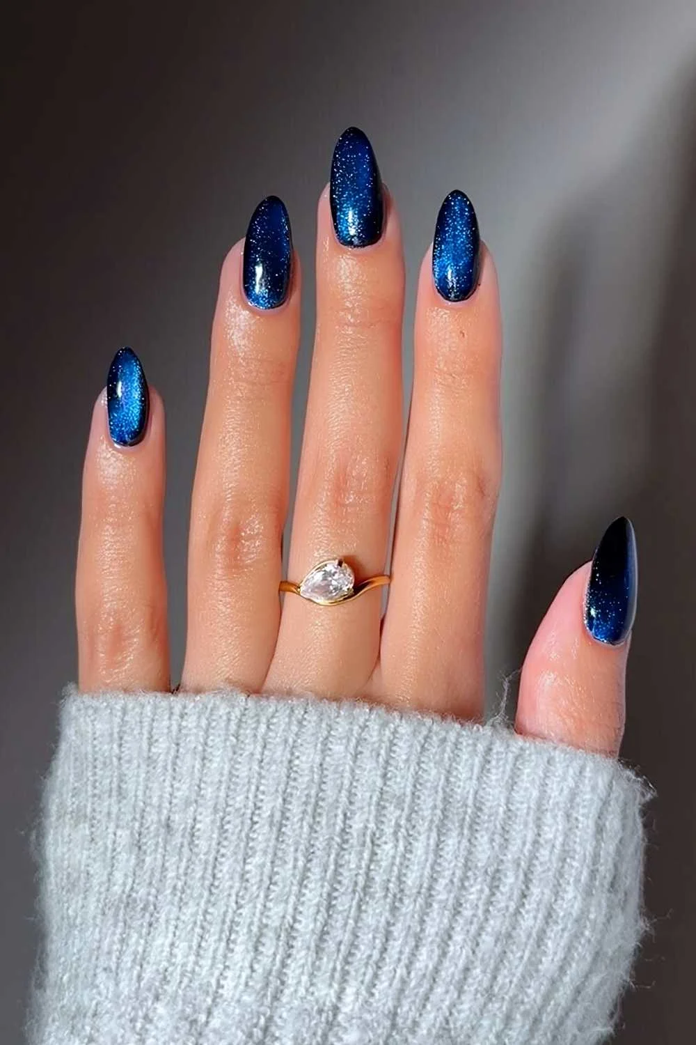 Dark blue cat-eye nails