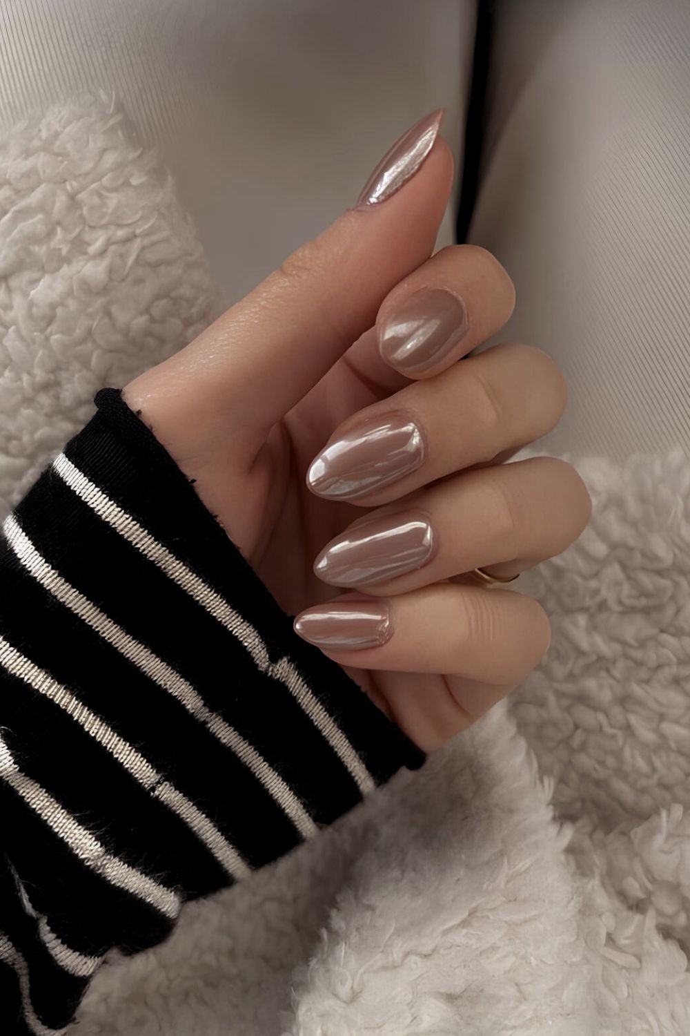 Glazed mocha mousse nails