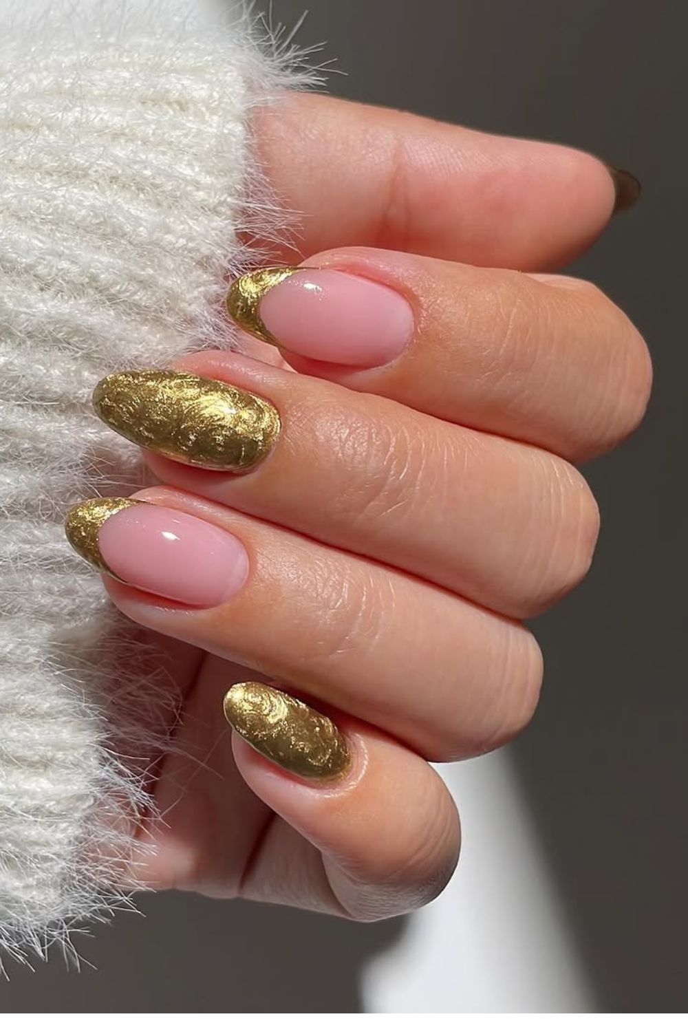 Gold pearl nails