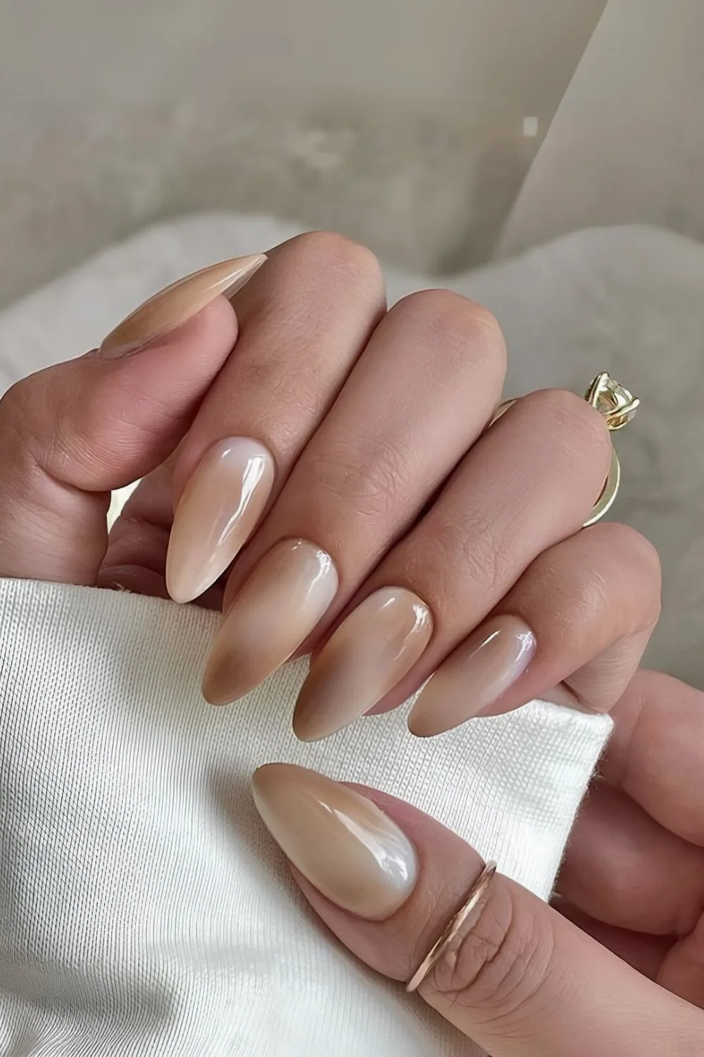 Mocha mousse and white gradient nails