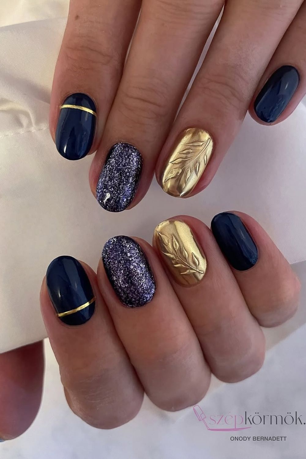 Navy blue nails witg gold chrome and shimmer accents