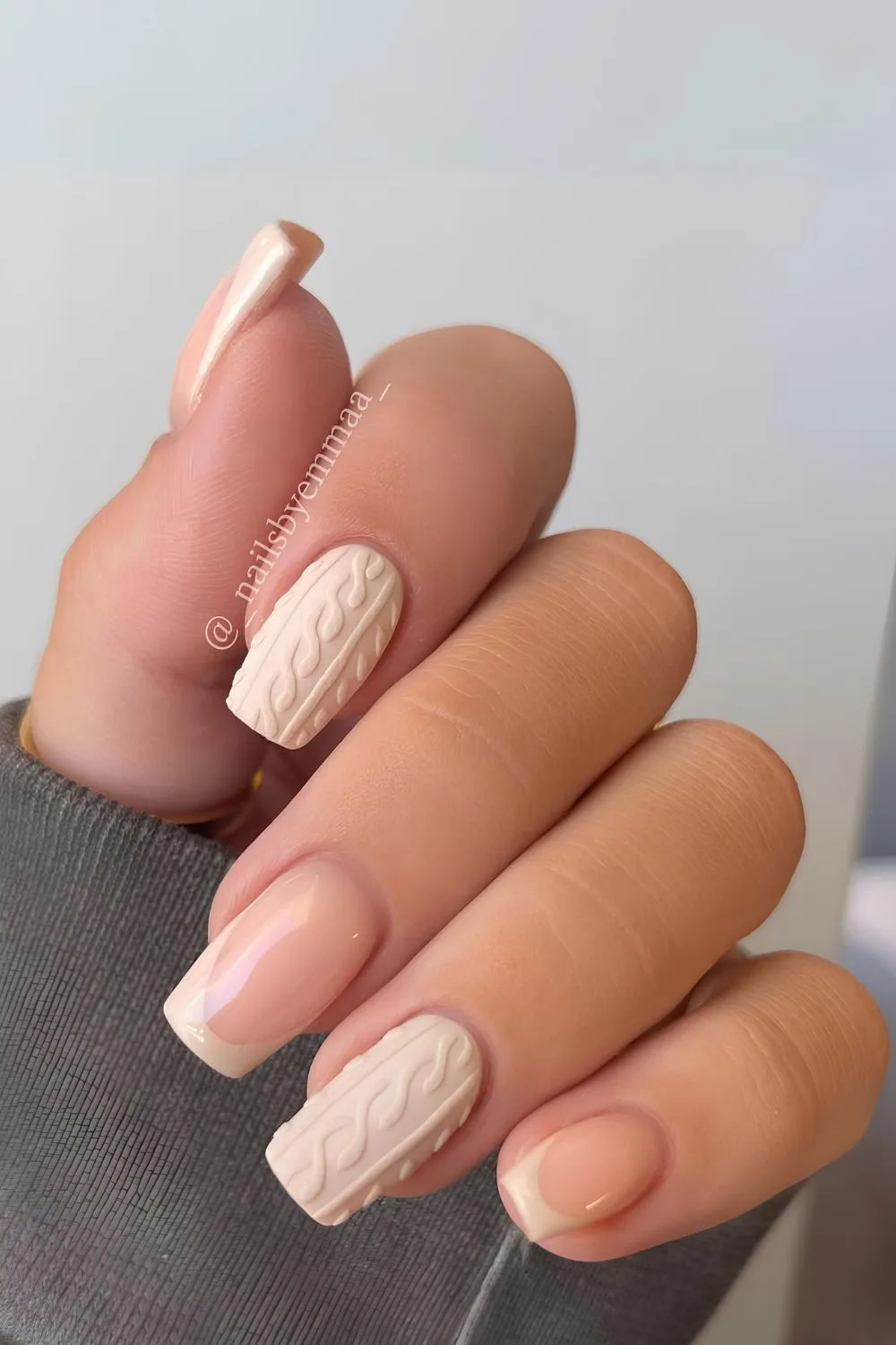 Neautral nails with cable knit pattern art