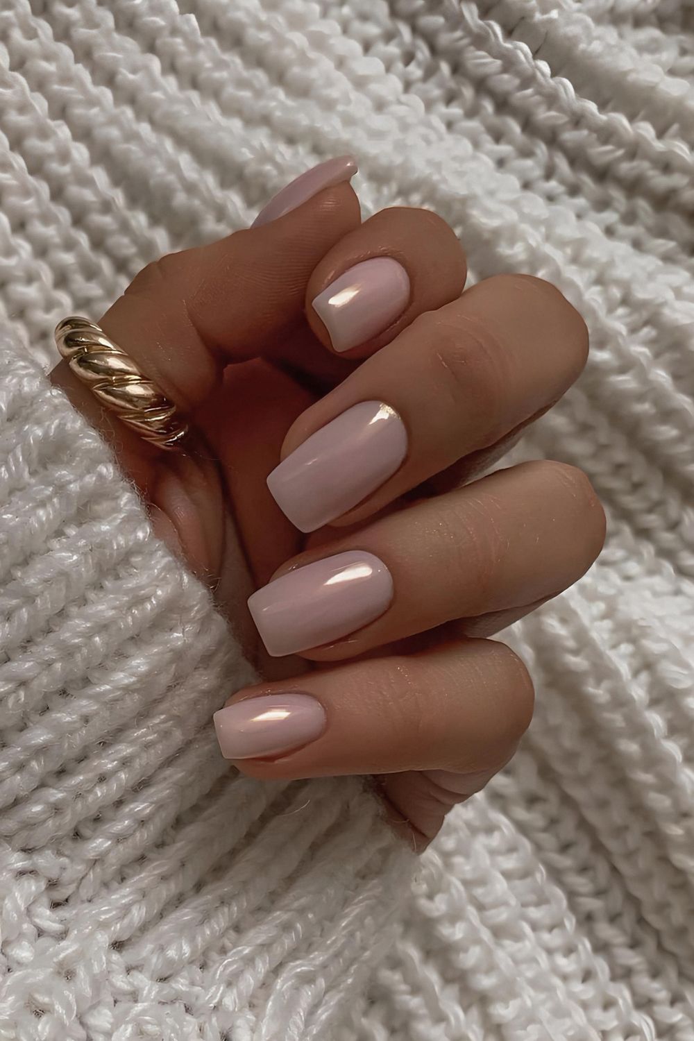 Neutral nails with chrome finish