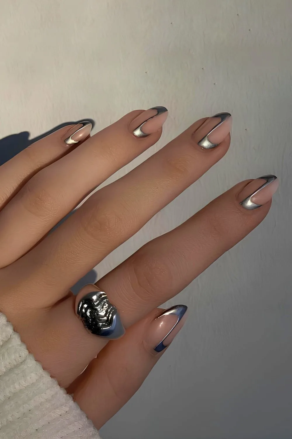 Nude manicure with abstract silver lines