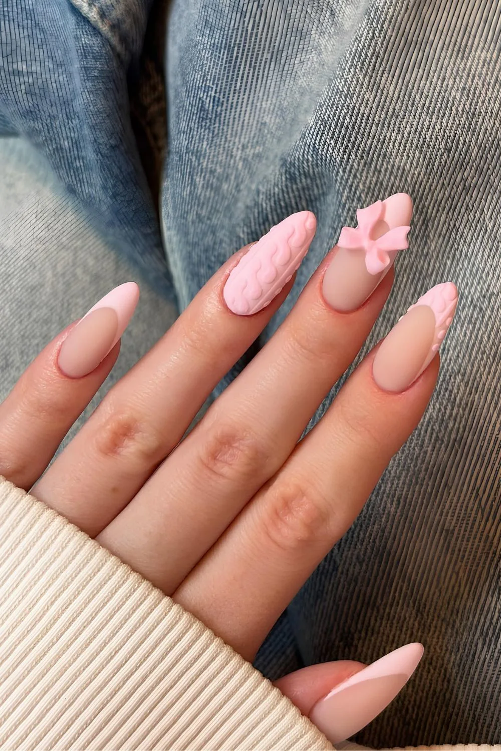 Pink nails with sweater pattern and bows