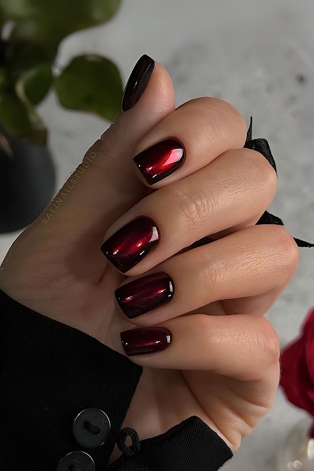 Red and black gradient mani