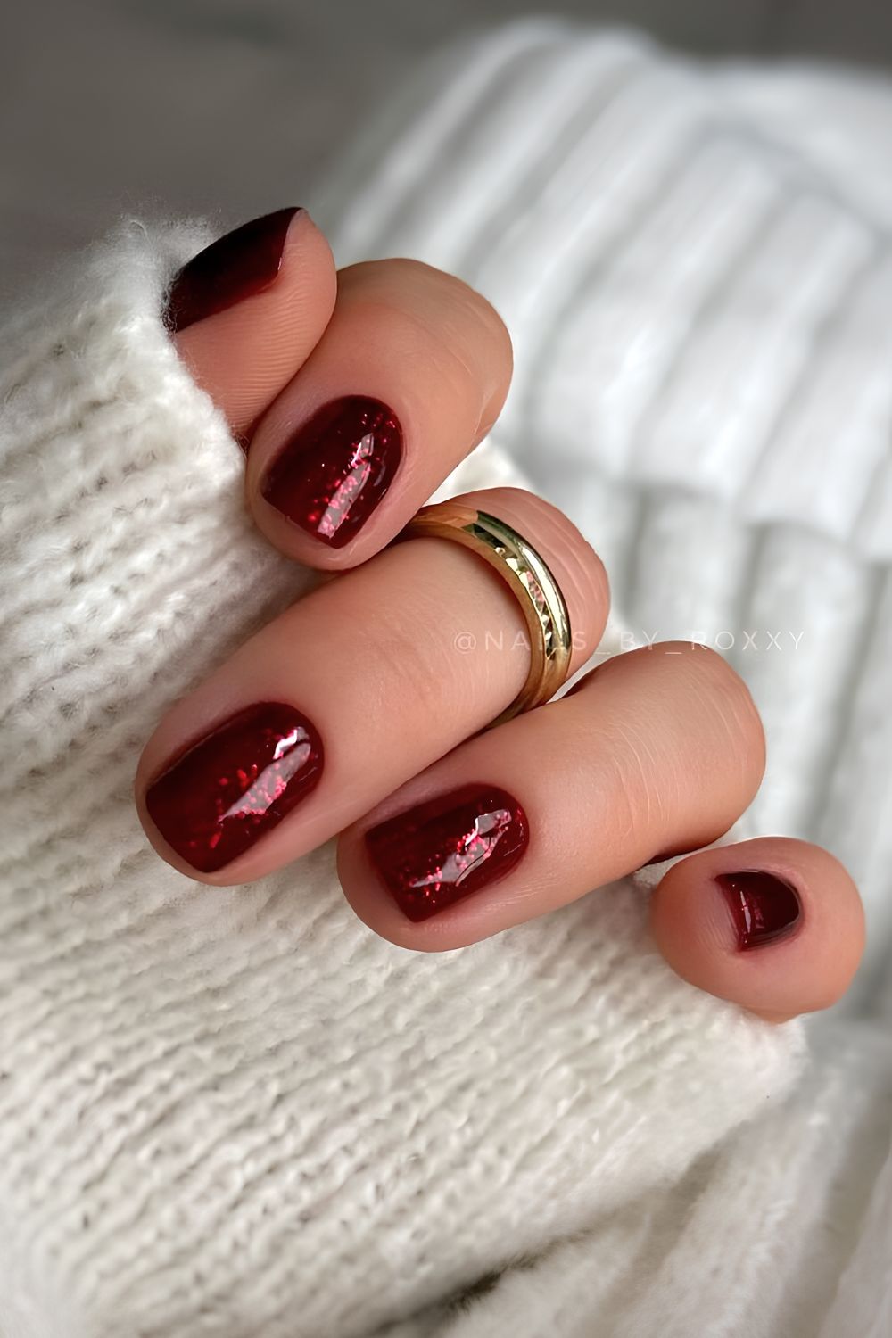 Red garnet-inspired nails