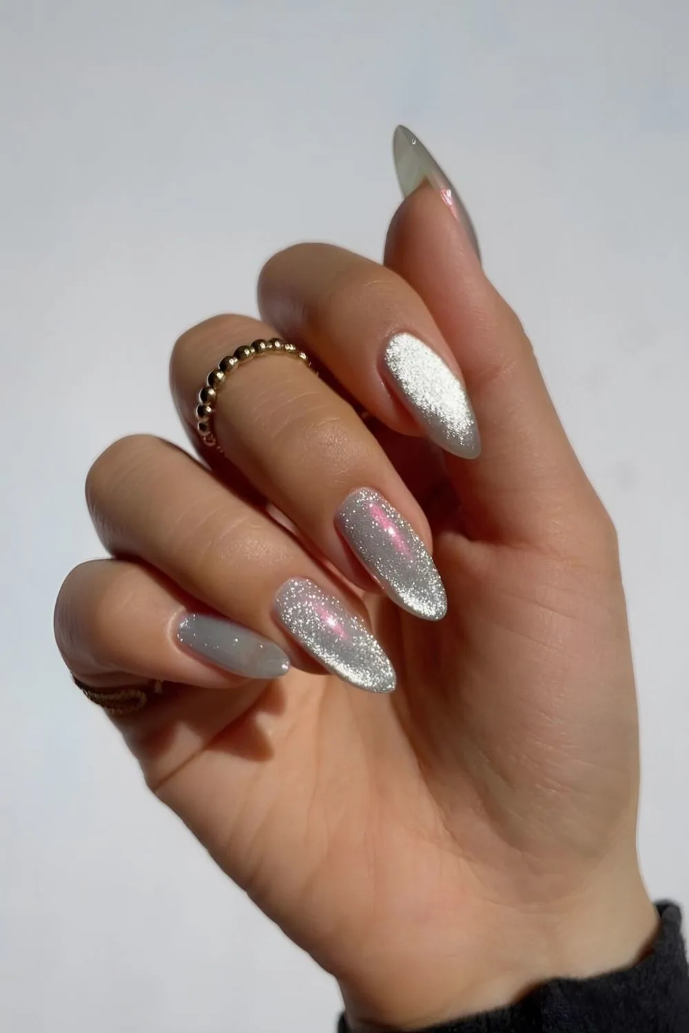 Silver cat eye manicure