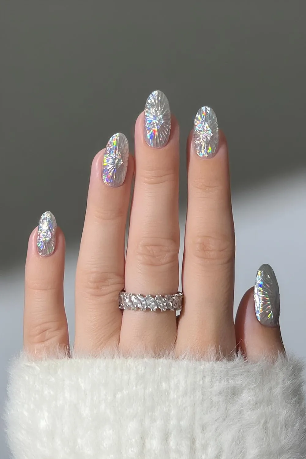 Silver shattered crystal nails