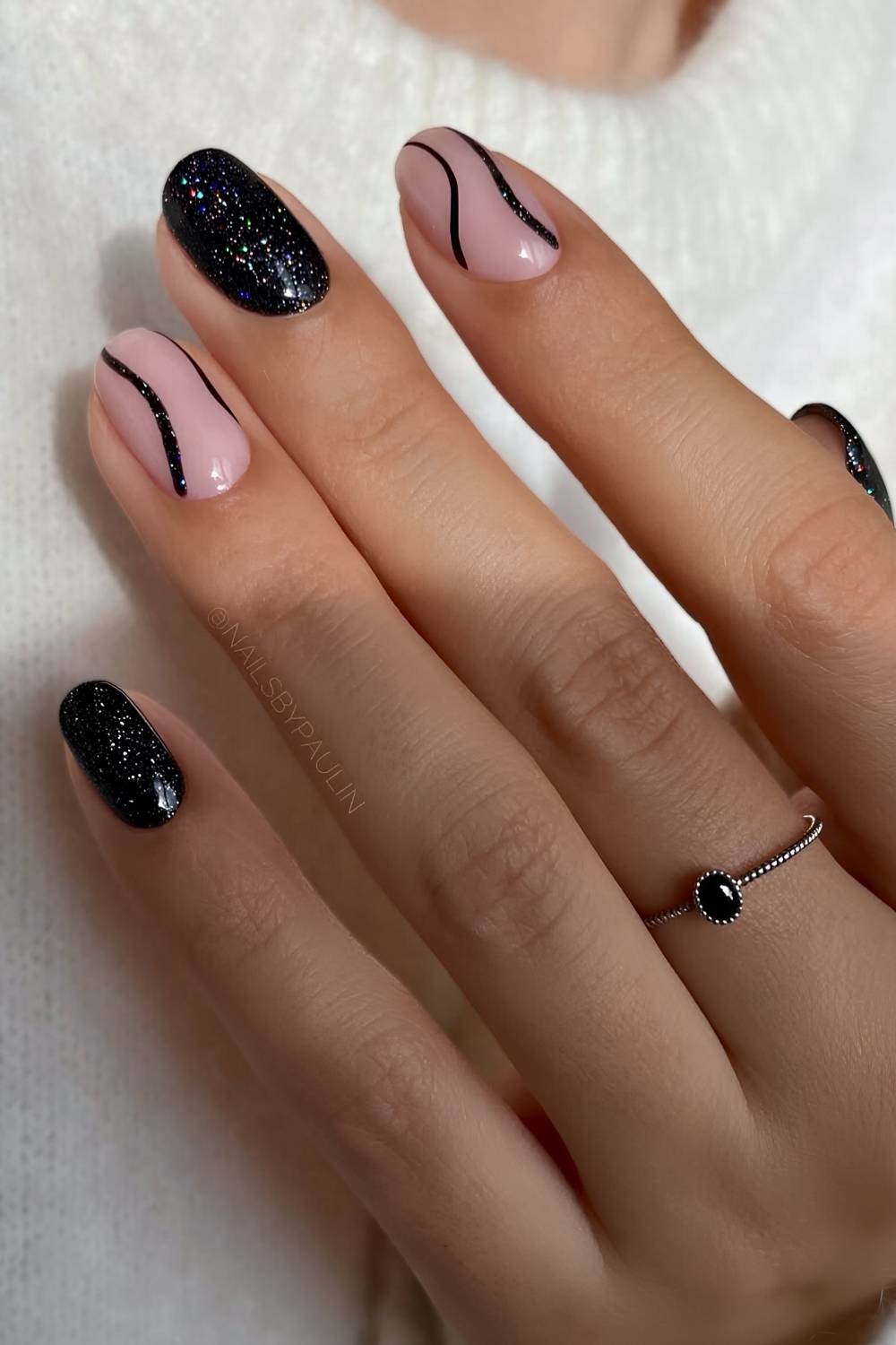 Sparkly black nails with line art