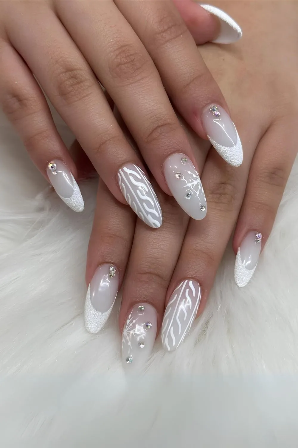 White Christmas nails with rhinestones and sweater pattern art