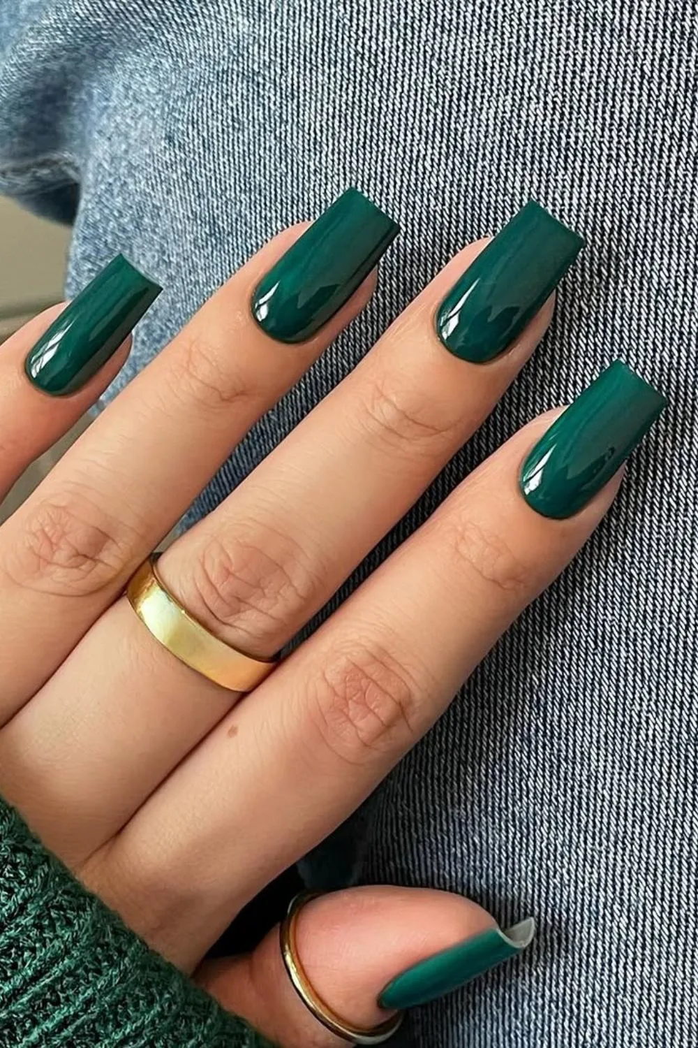 Emerald green nails