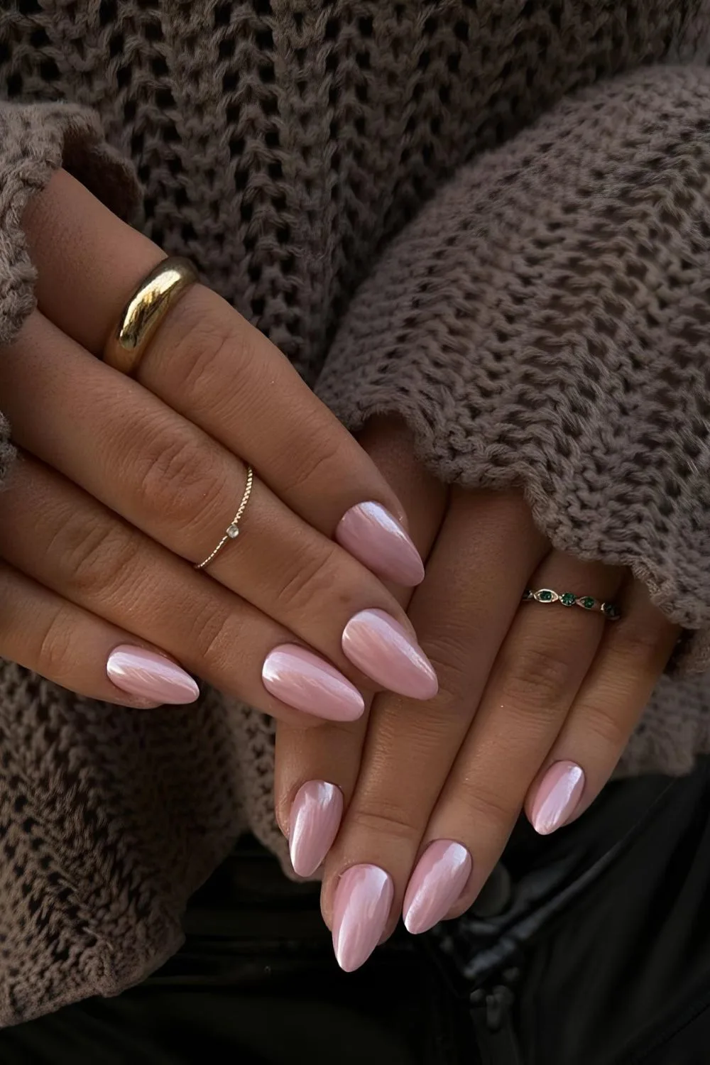 Pearly pink nail color