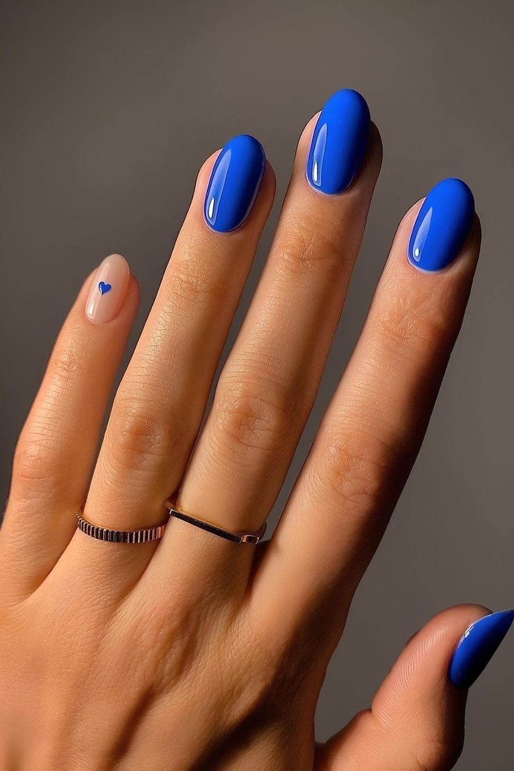 Royaal blue nails with heart accent