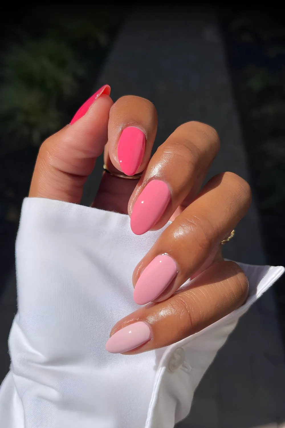 Skittle mani in different pink shades