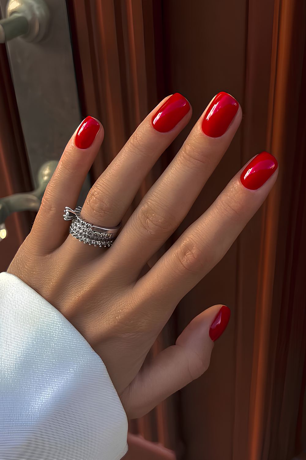 Solid classic red mani