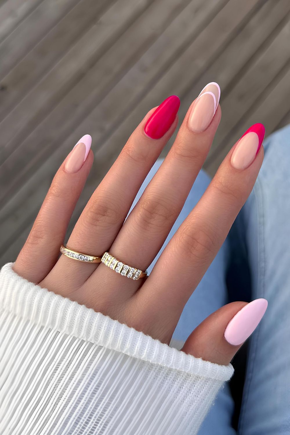 Two-tone pink mani with French tip outlines