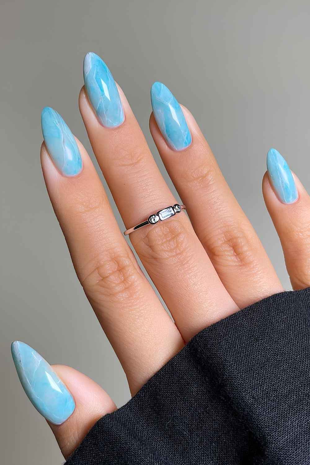 Aquamarine marble manicure