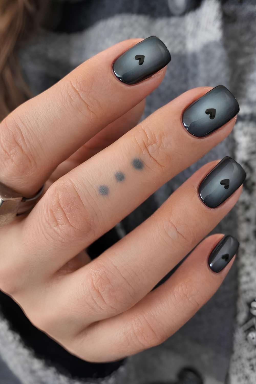 Black and gray aura mani with hearts