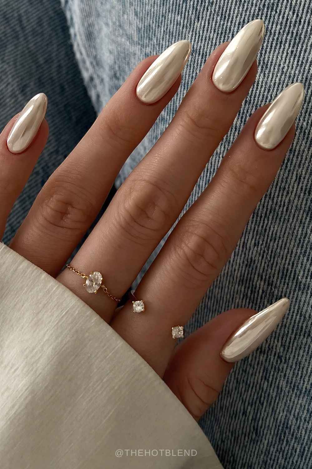 Chromed vanilla manicure