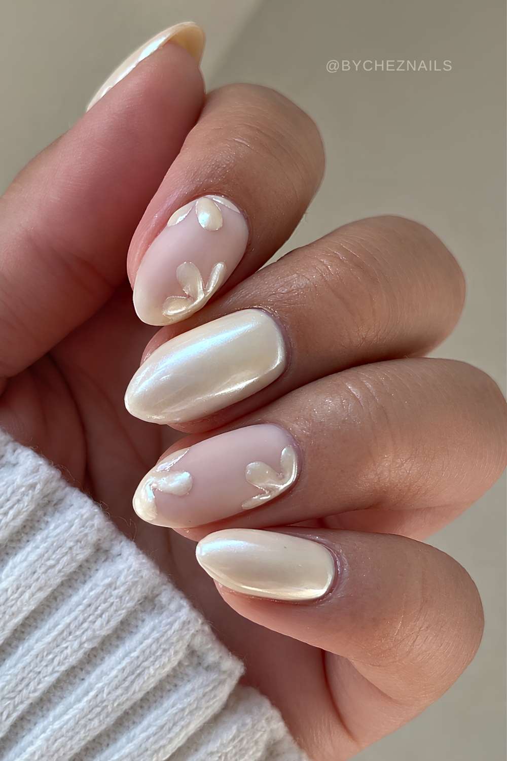 Glazed vanilla nails with flowers
