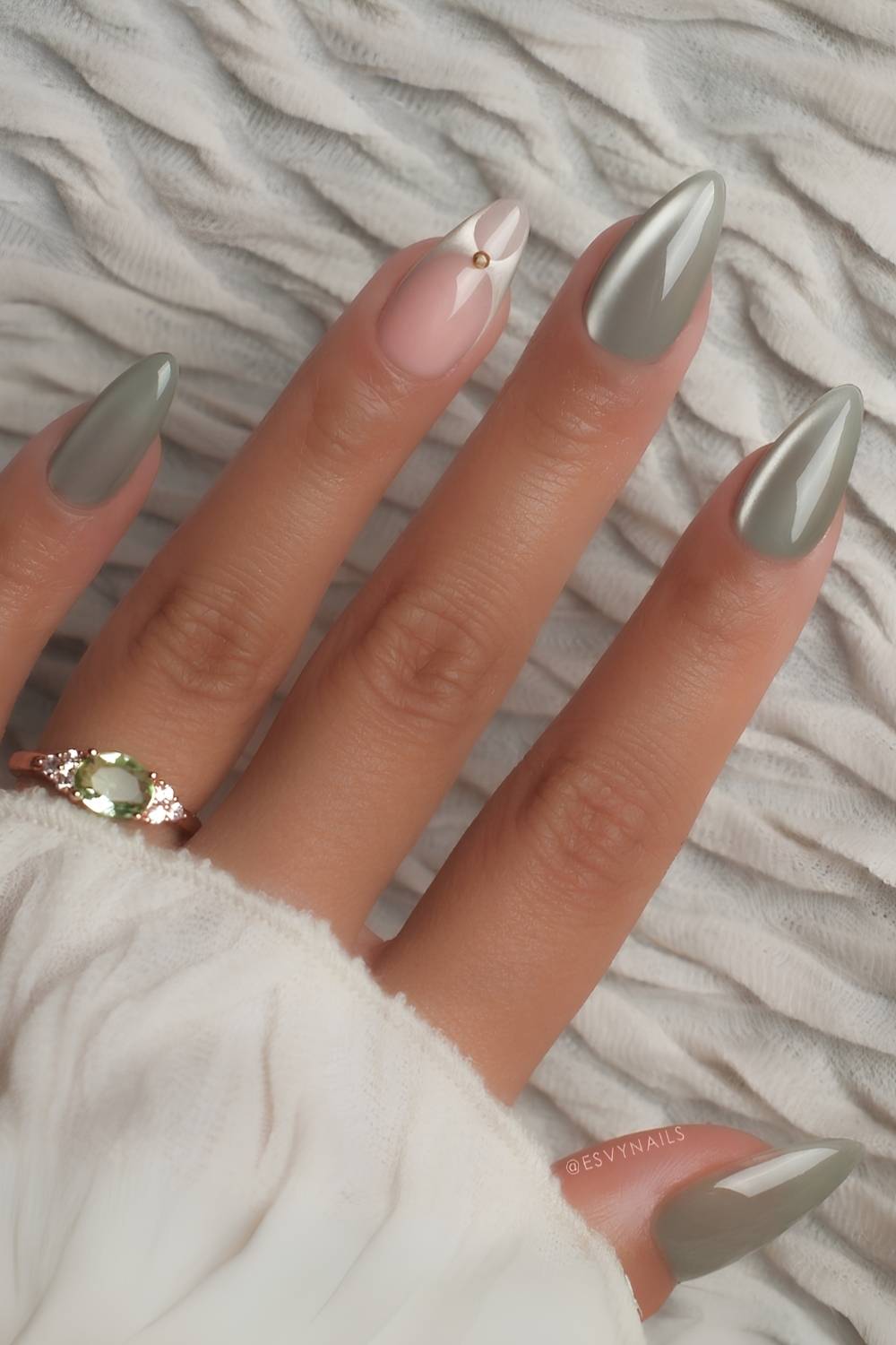 Gray cat eye mani with negative space art