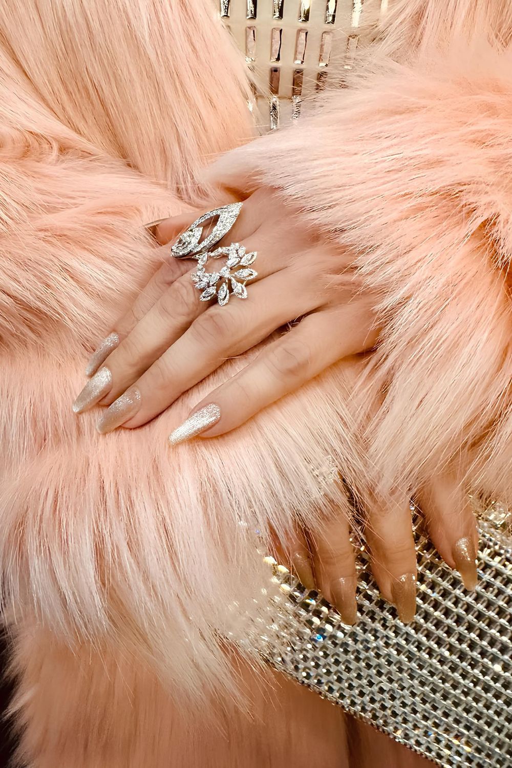 Iced chai manicure wearing by Jennifer Lopez on Grammy