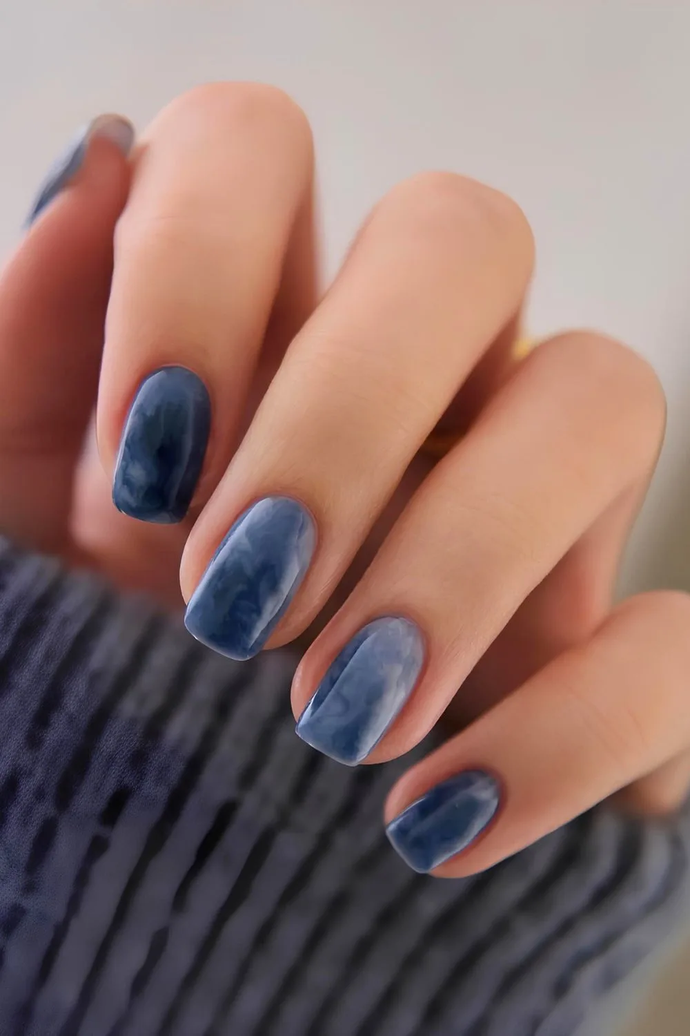 Navy blue marble nails