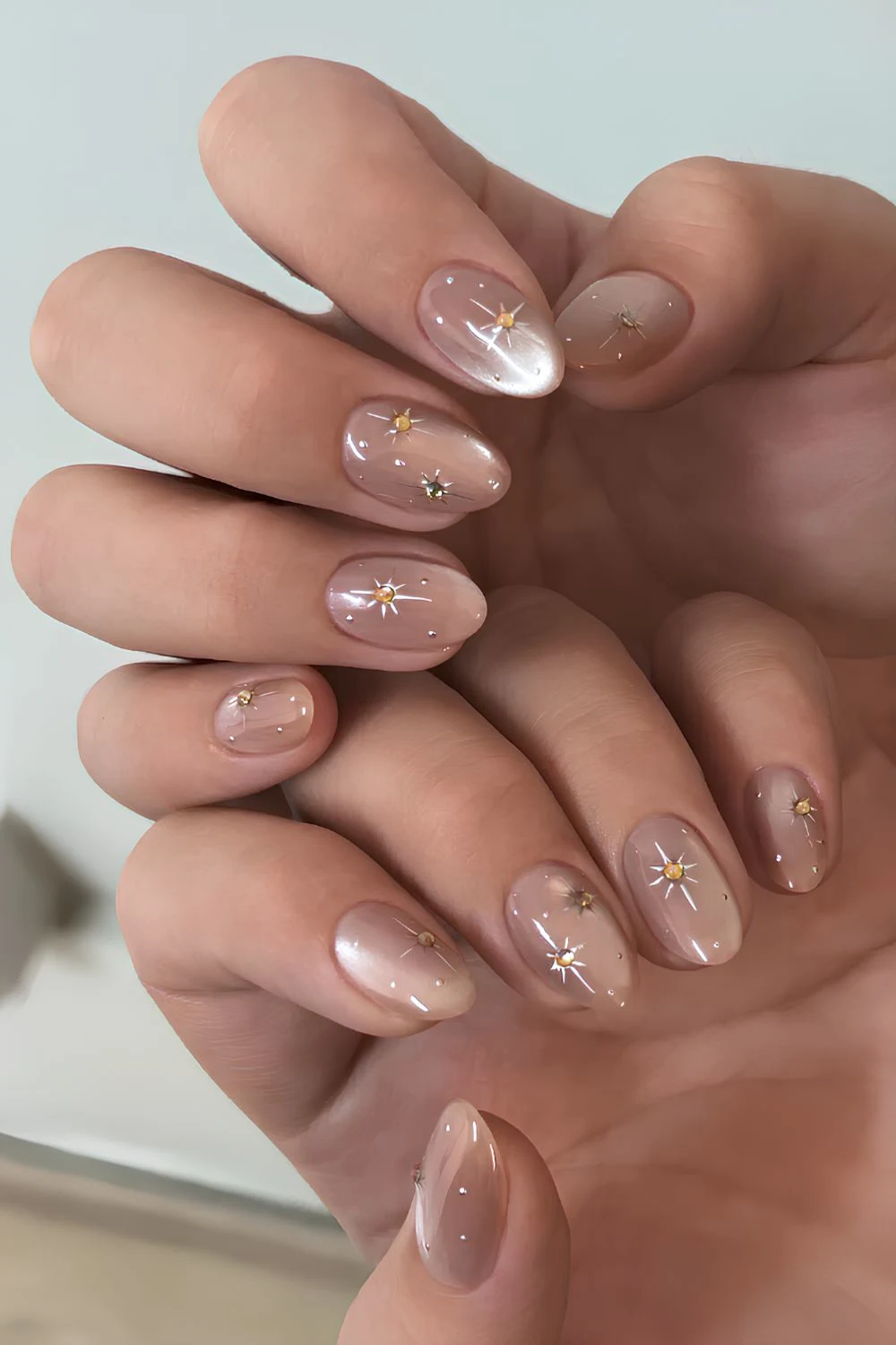 Neutral cat eye mani with celestial accents