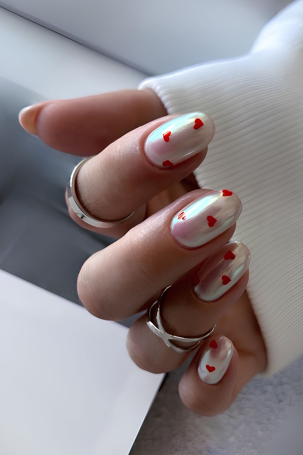 Pearly white chrome mani with red hearts