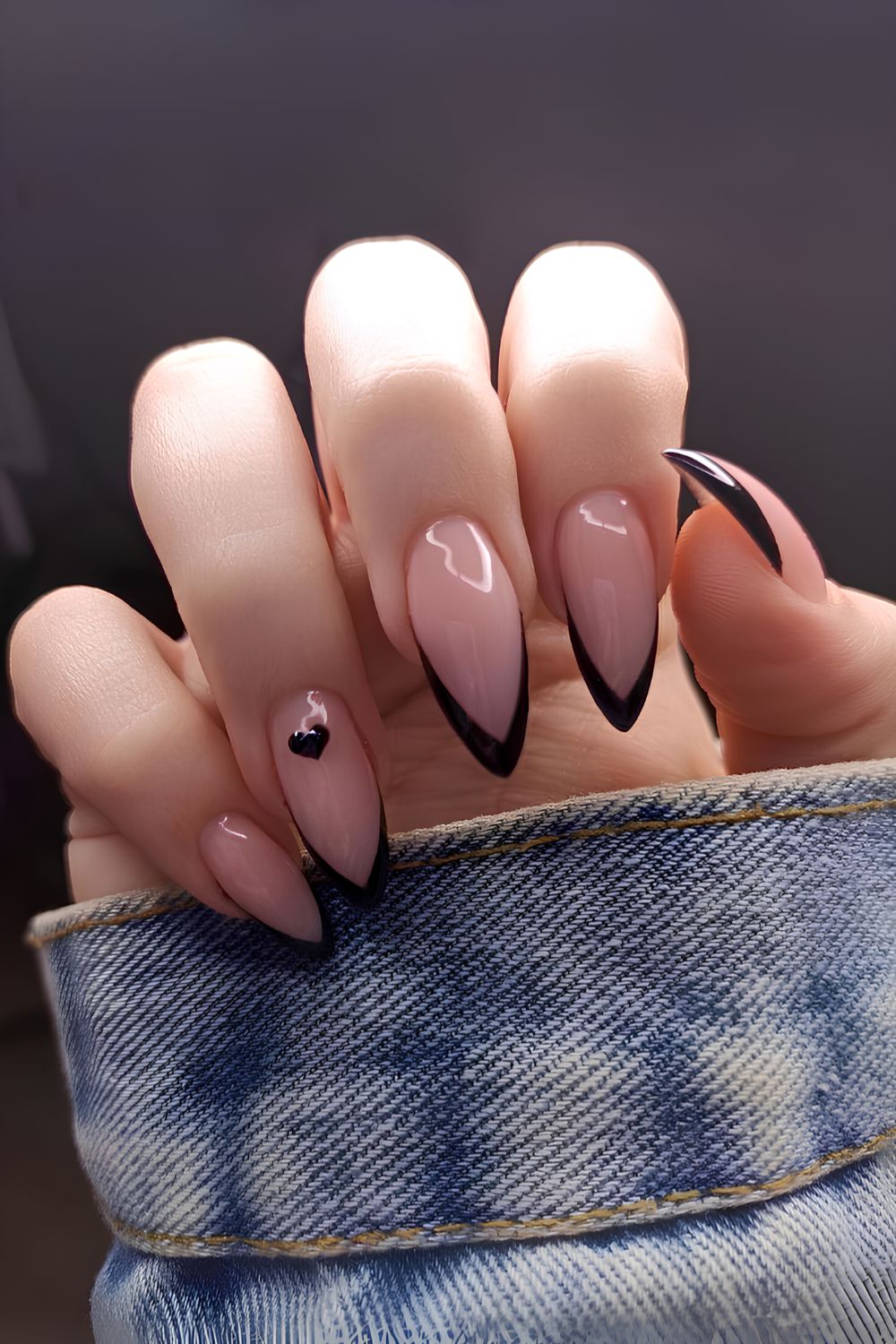 Pointed black French mani with hearts