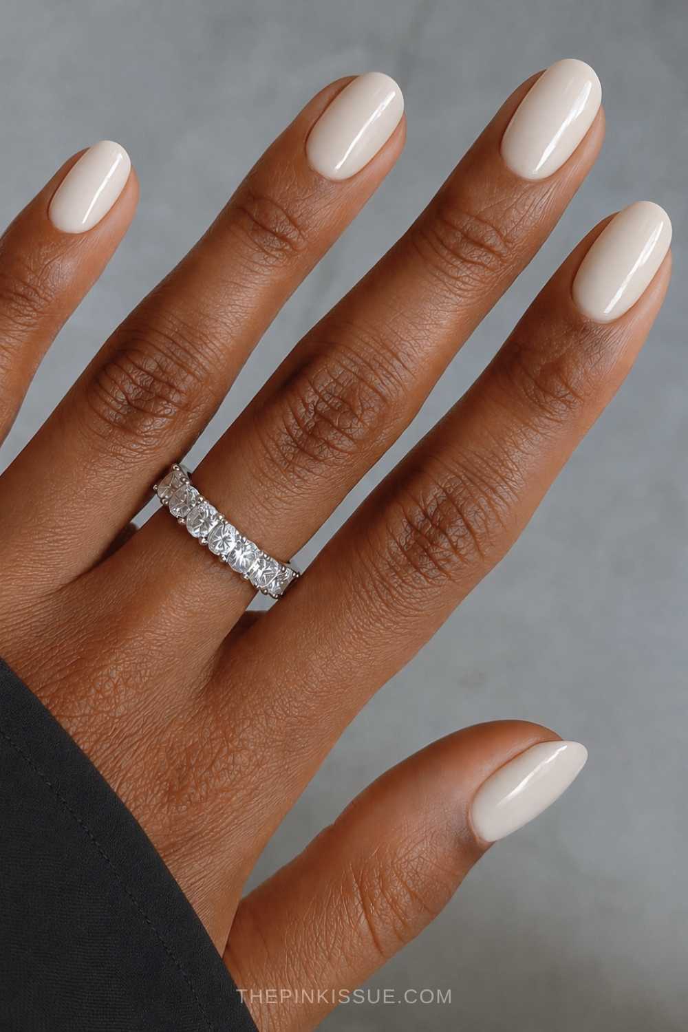Round vanilla hued manicure