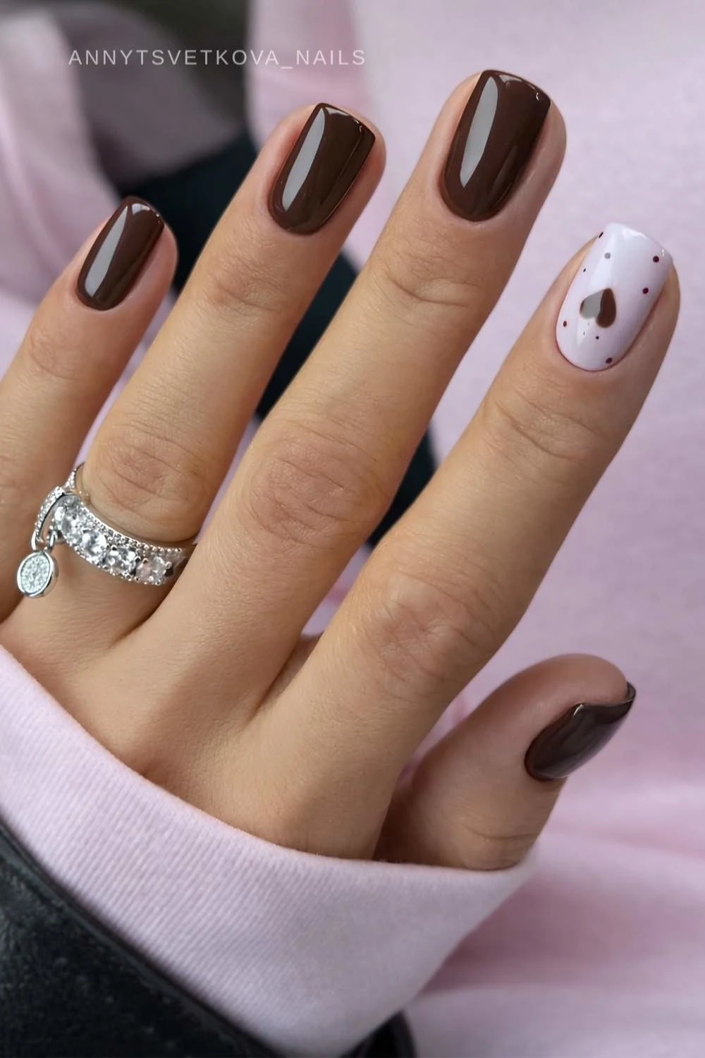 Short brown nails with heart art