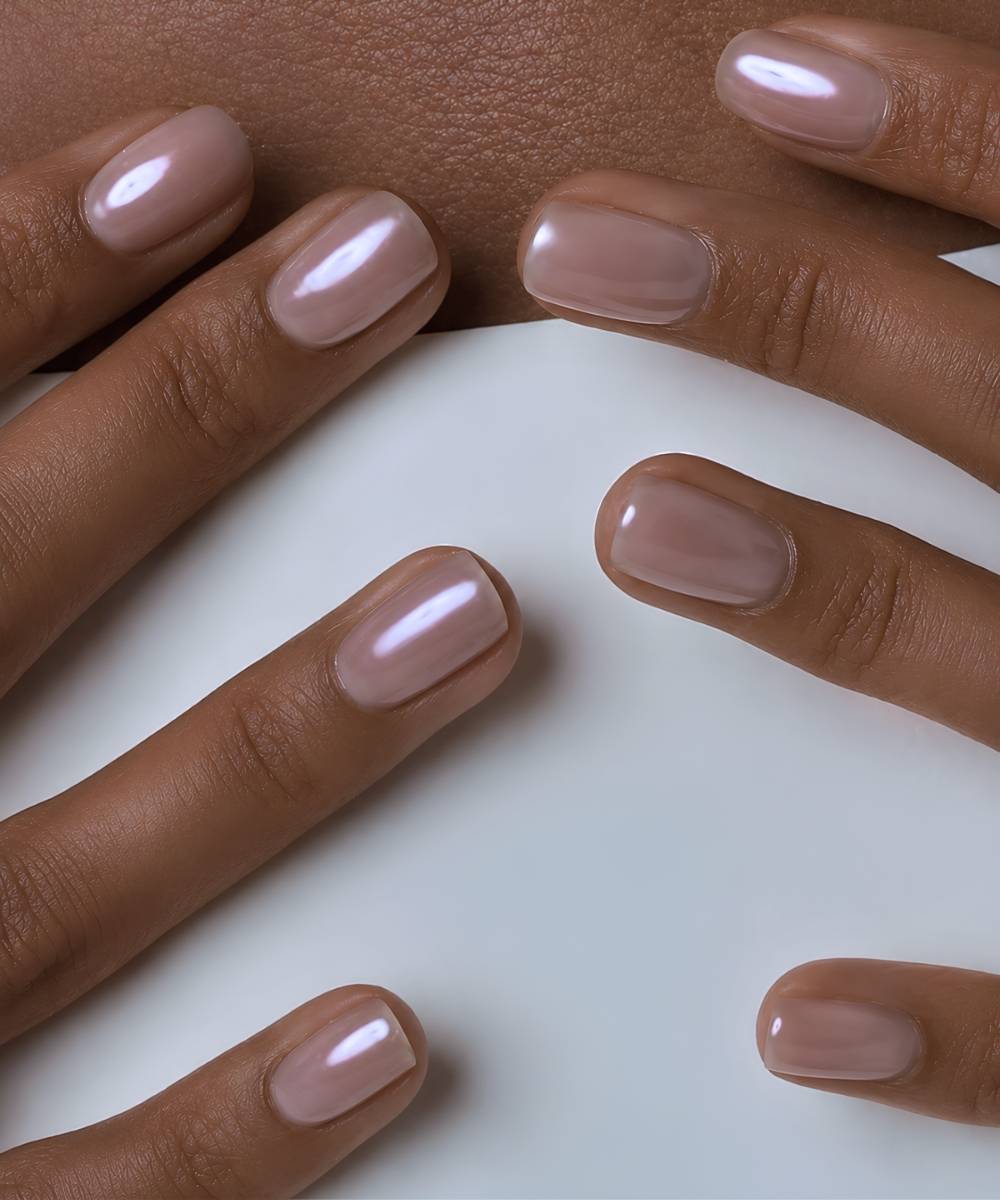 Short neutral chrome manicure