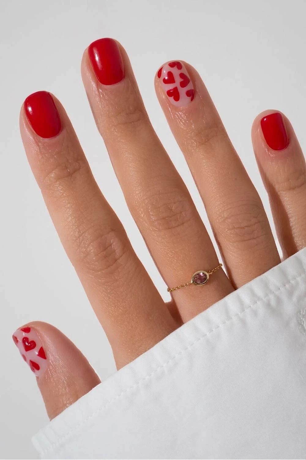 Short red Valentine manicure