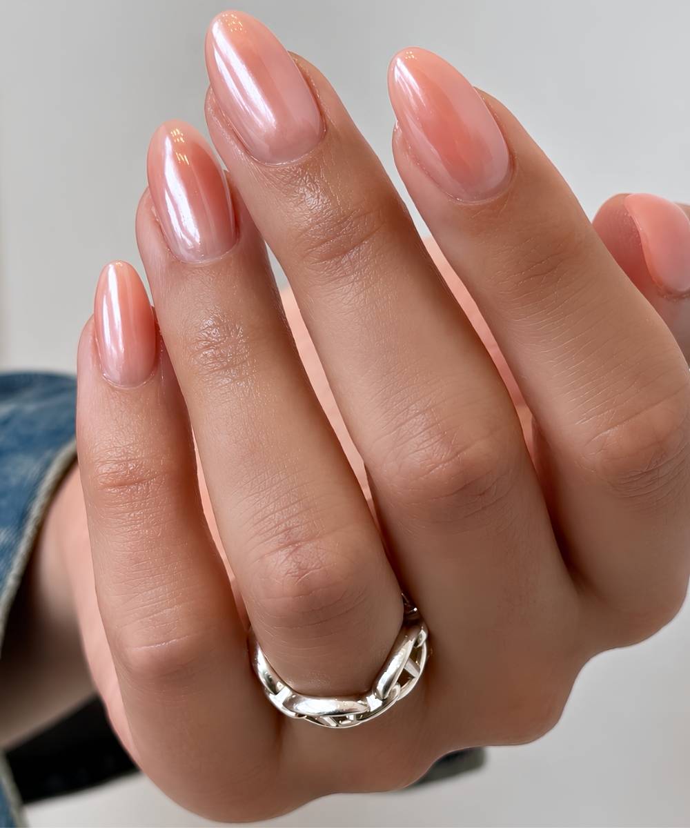 Soft peach chrome mani
