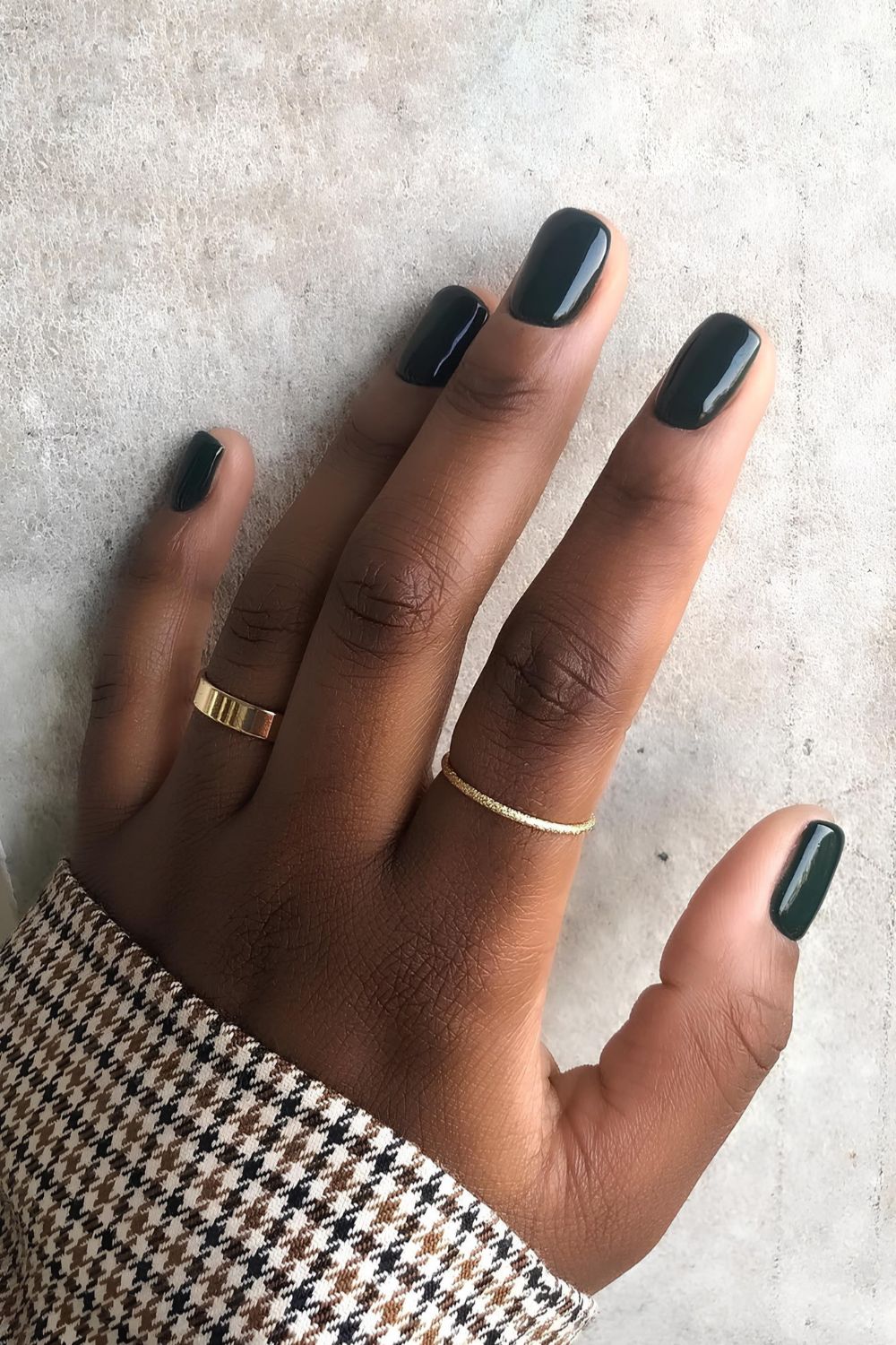 Solid short dark green nails