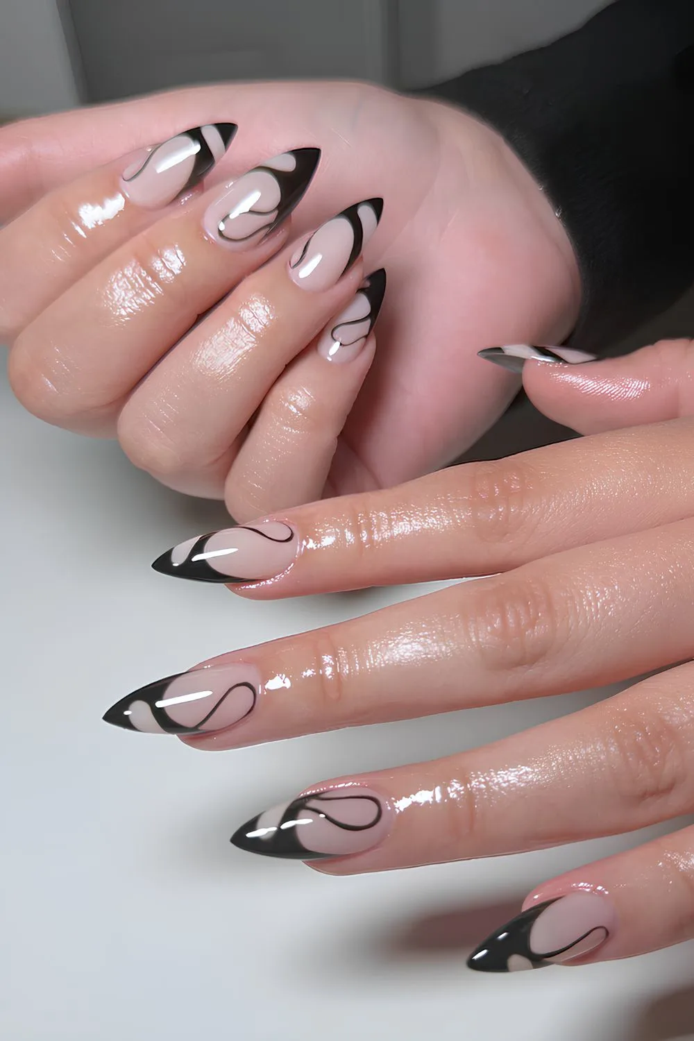 Swirly black French mani