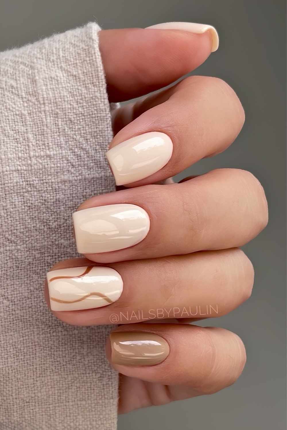 Vanilla and mocha brown nails with swirls