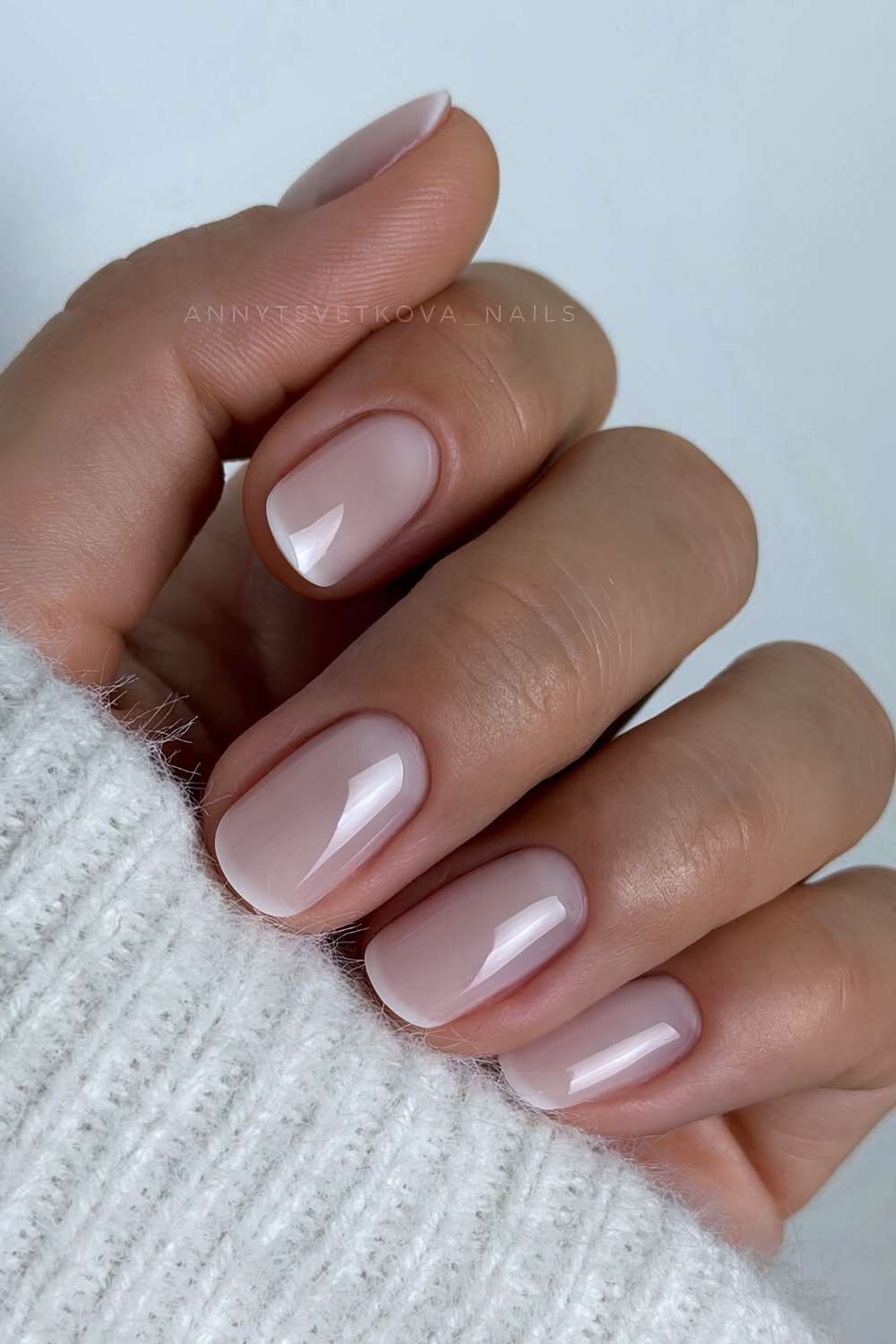 Foggy micro French manicure